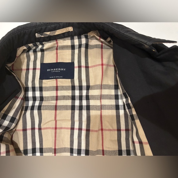 Burberry Women’s Black Quilted Coat size S - Picture 4 of 6